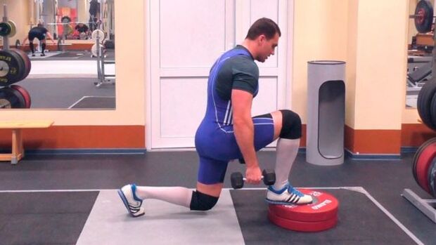 Dumbbell lunges exercise, increasing male power